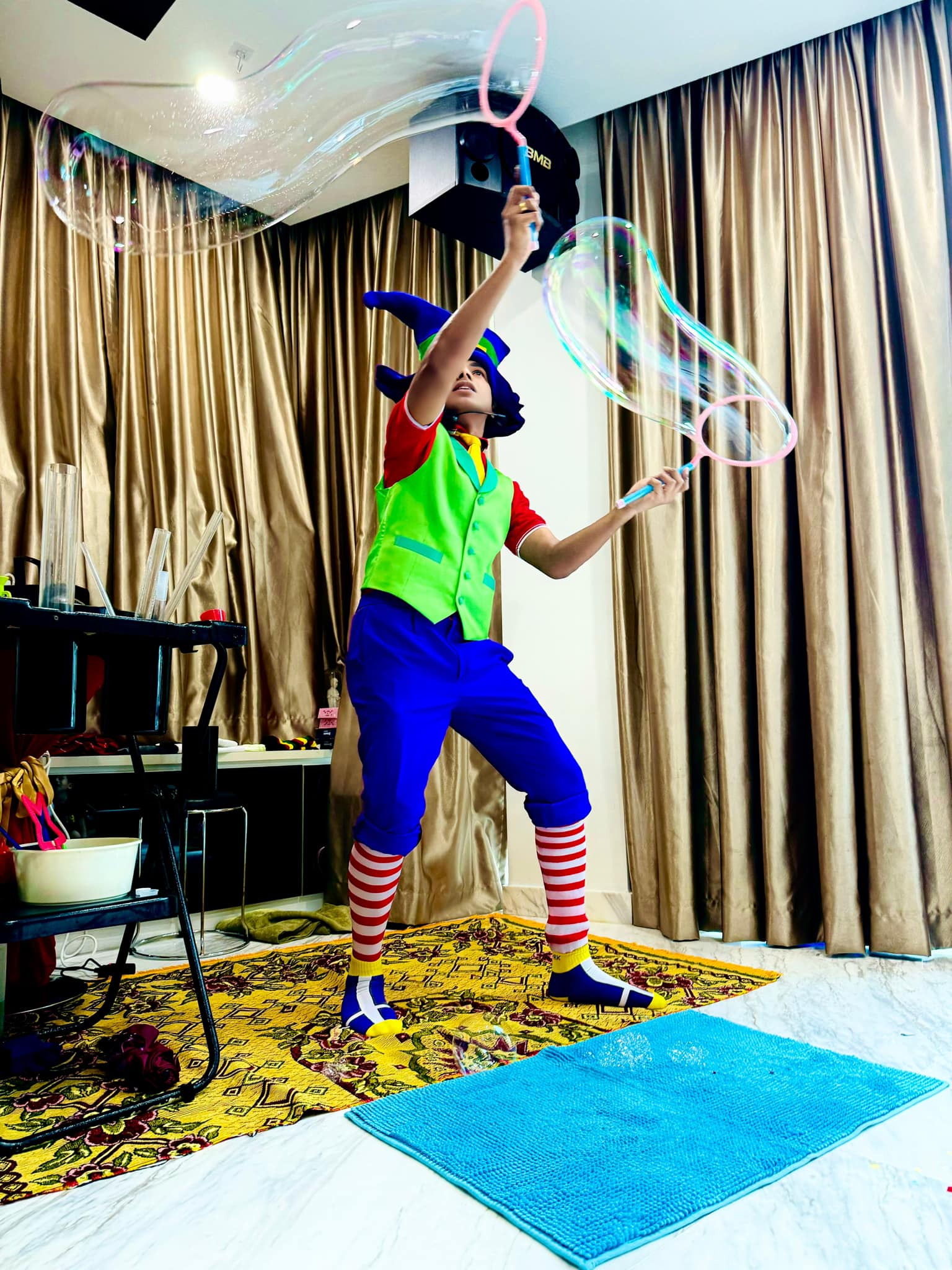 number 1 bubble show